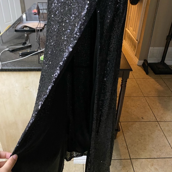 Beautiful long dress with slit - Picture 2 of 3